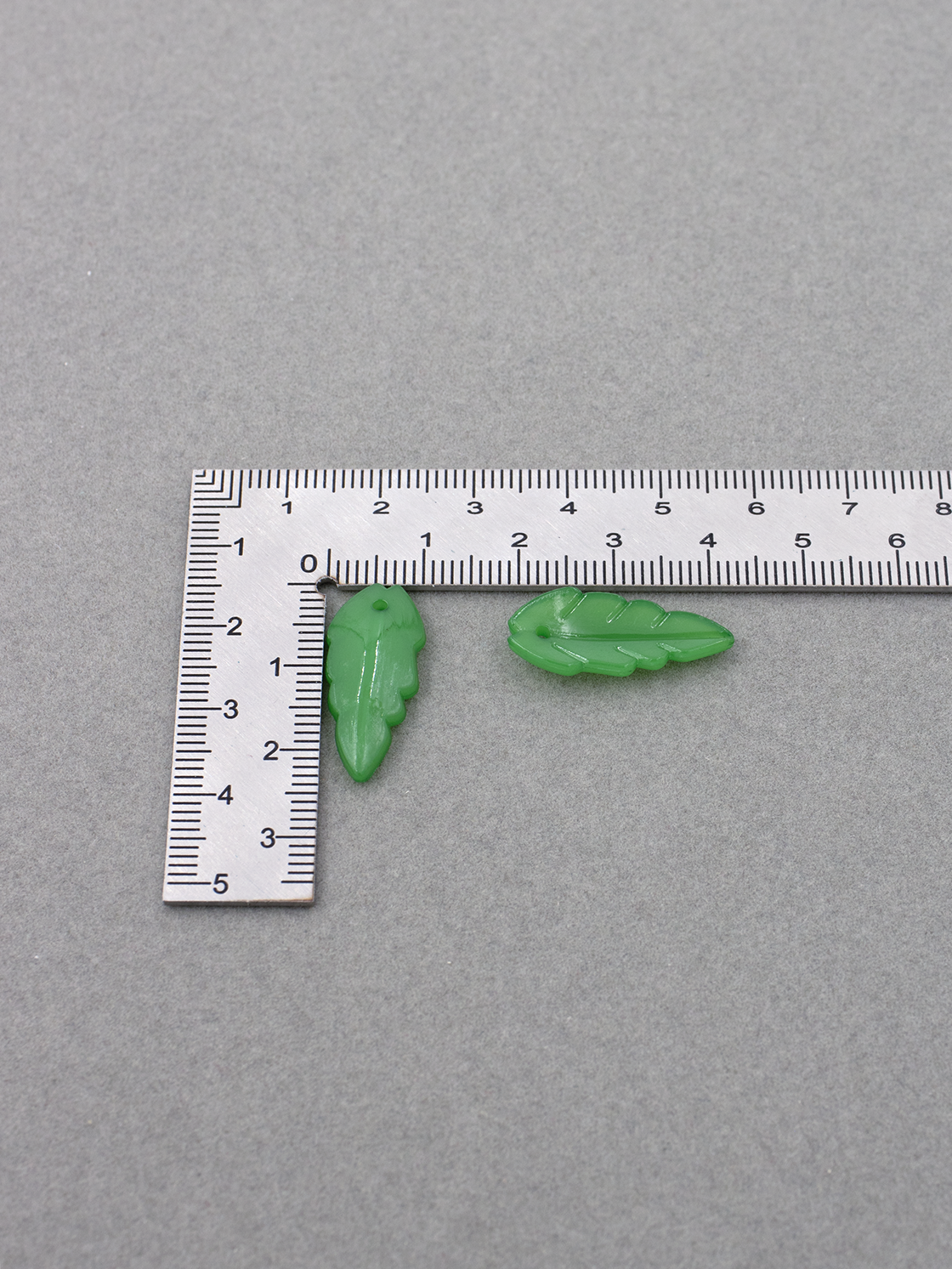 40 x Green Jade Imitation Lucite Leaf Charms, 24x11mm (3188)