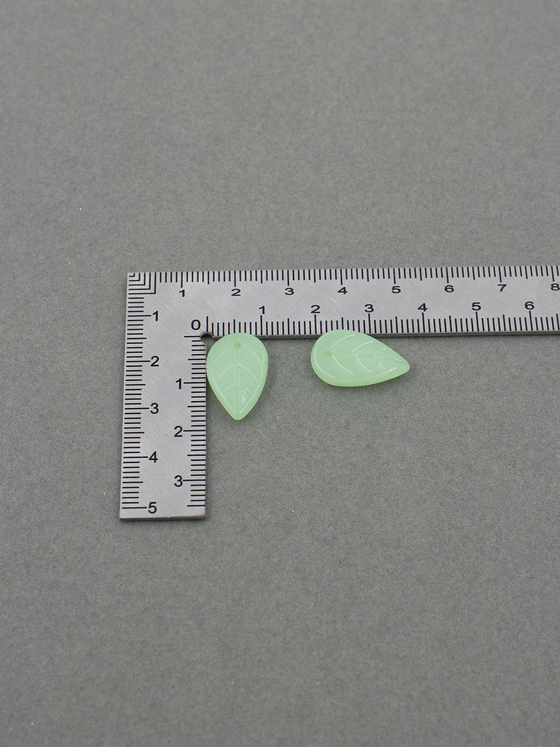 40 x Light Green Jade Imitation Leaf Beads, 18x12mm Lucite Leaf Charms (3187)
