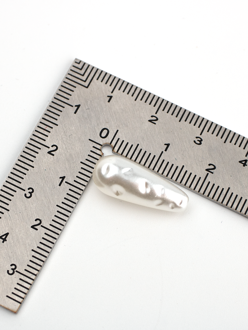 8 x Textured Teardrop Pearl Beads, 18x8mm (4062)