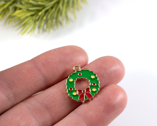 4 x Enamelled Christmas Wreath Charms in Gold, 20x17mm