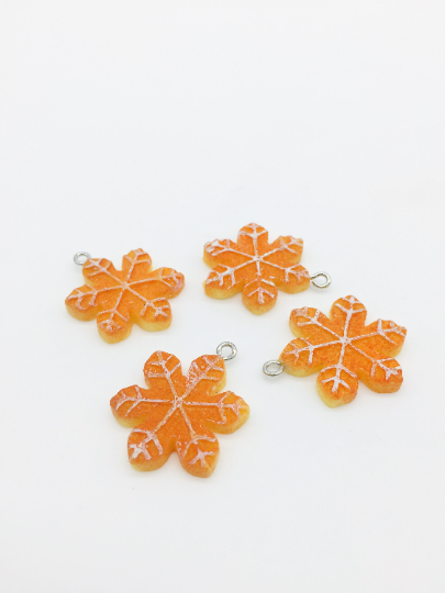 1 x Resin Gingerbread Snowflake Pendant, 30x22mm (3362)