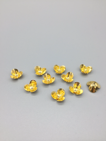 8 x 3 Petal Shiny Gold 3d Flower Beads with Stamen, 13mm