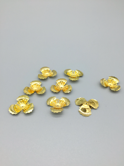6 x 3 Petal Gold Metal Flower Beads with Stamen for Tiara Making, 22mm