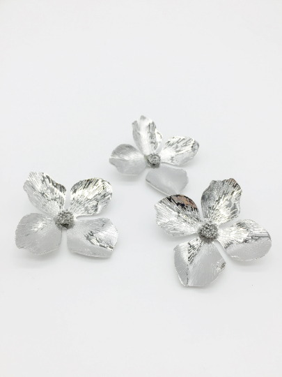 2 x Large Silver Metal Flowers With Textured Petals, 45x41mm (3711)
