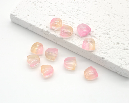 10 x Tulip Shaped Peach Blush Glass Beads, 9x9mm