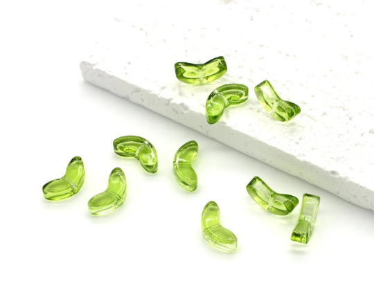 20 x Green Glass Double Leaf Beads, 13x6mm (3839)