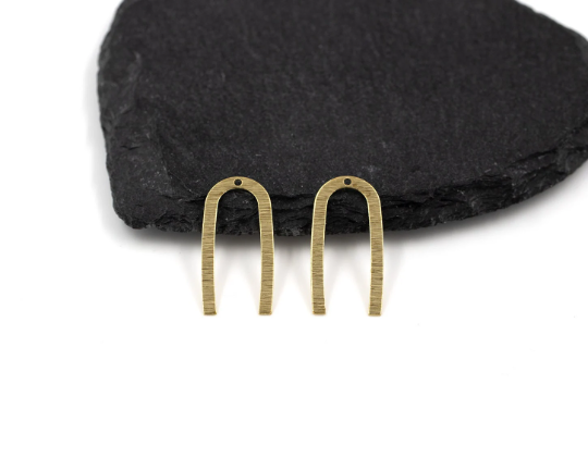 8 x Raw Brass Textured Slim Arch Links, 27x13mm (C0502)