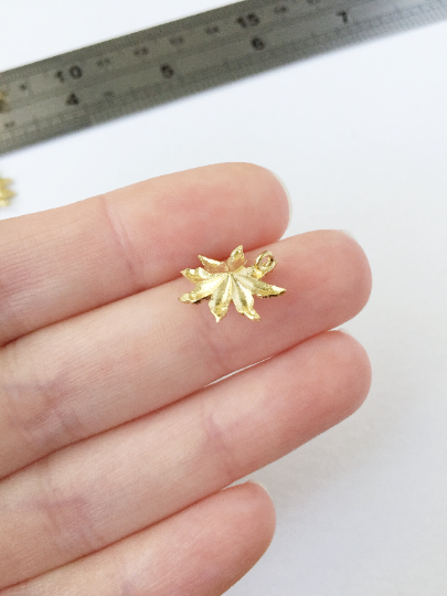 2 x Raw Brass Poinsettia Flower Charms, 15x13.5mm (0170)