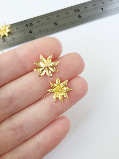 2 x Raw Brass Poinsettia Flower Charms, 15x13.5mm (0170)