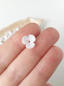 20 x Pure White 3 Petal Resin Flower Beads (0918)