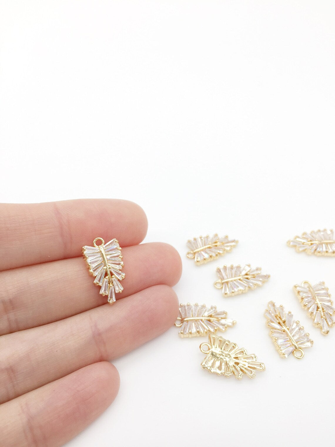 1 x 24K Gold Plated Cubic Zirconia Palm Leaf Shaped Pendant, 18x10mm (0307G)