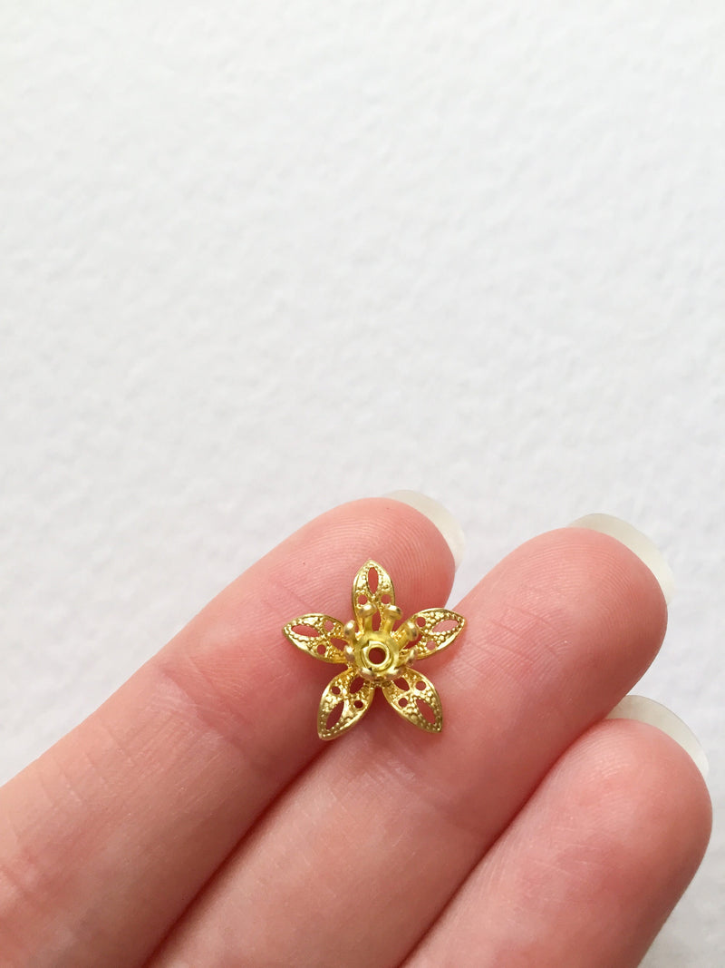 10 x Gold Tone Filigree Flower Bead Caps, 15mm