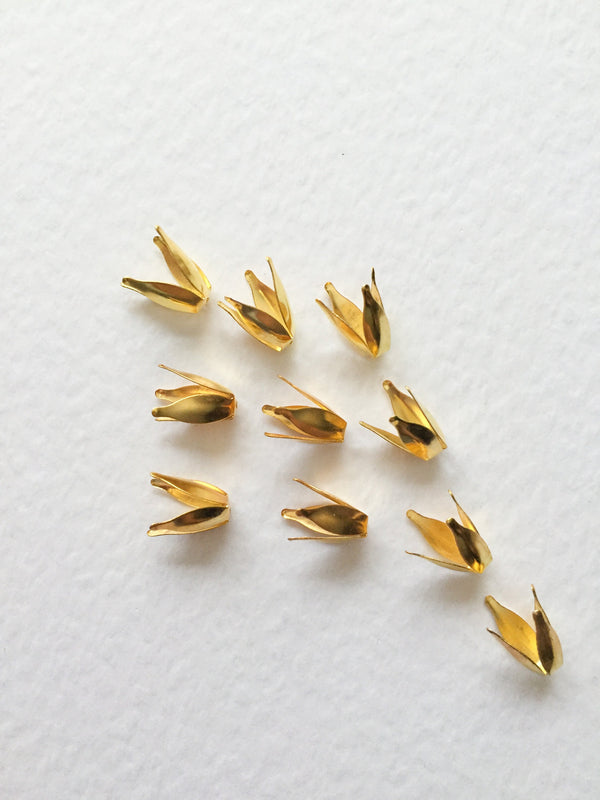 30 x Gold Tone Flower Bell Bead Caps, 13.5x8mm (3069)