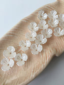 24 x Pearlised Off White Flower Beads, 11mm (3065)