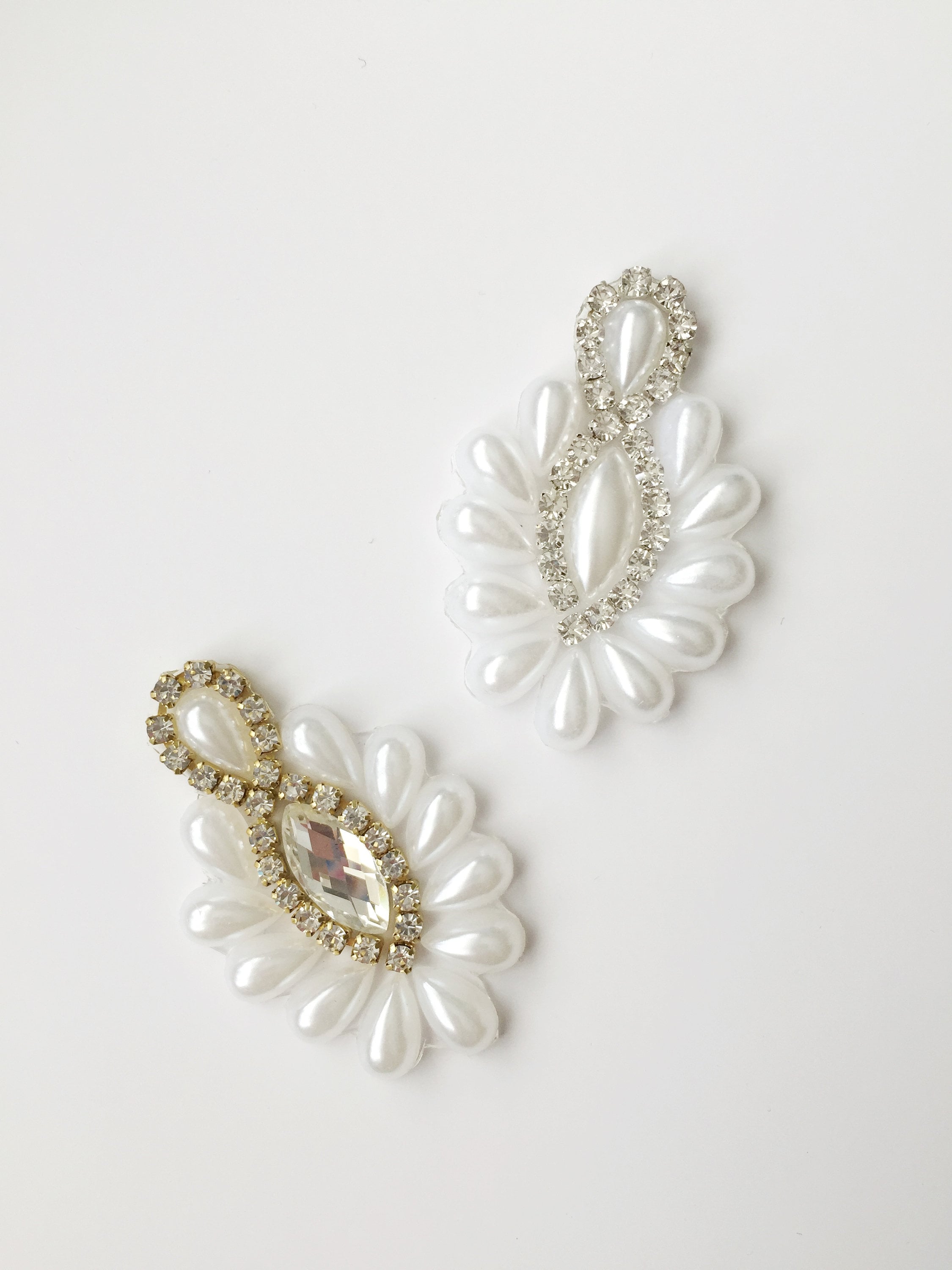 1 x Pearl and Crystal Appliqué, 46x28mm Hot Fix Pearl Appliqué