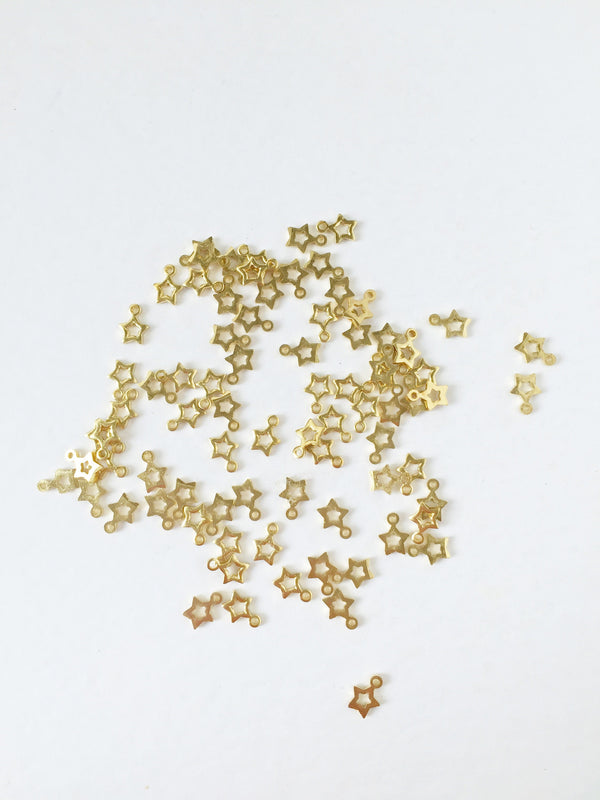 25 x Tiny Brass Star Charms, 6x4mm (0083)