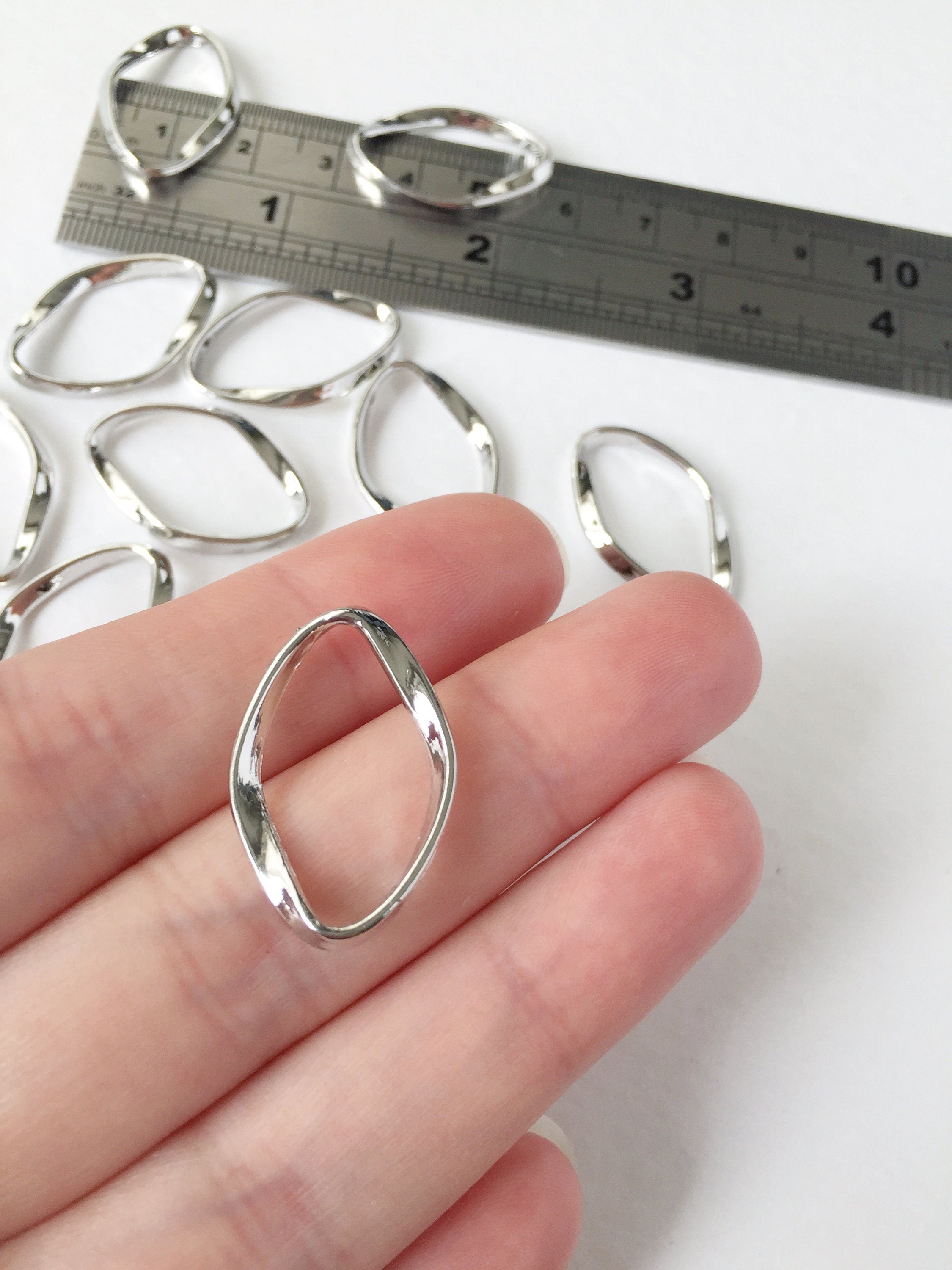 6 x Rhodium Plated Wavy Rhombus Connectors, 26x17mm (0607)