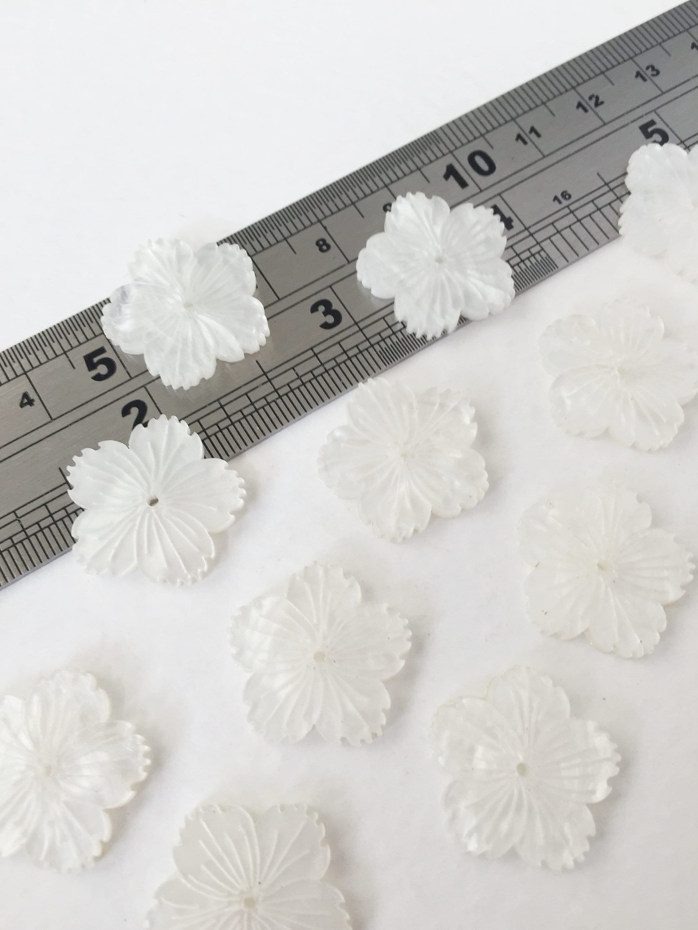 10 x Pearl White Flower Beads for Tiara Making, 20mm (0853S)
