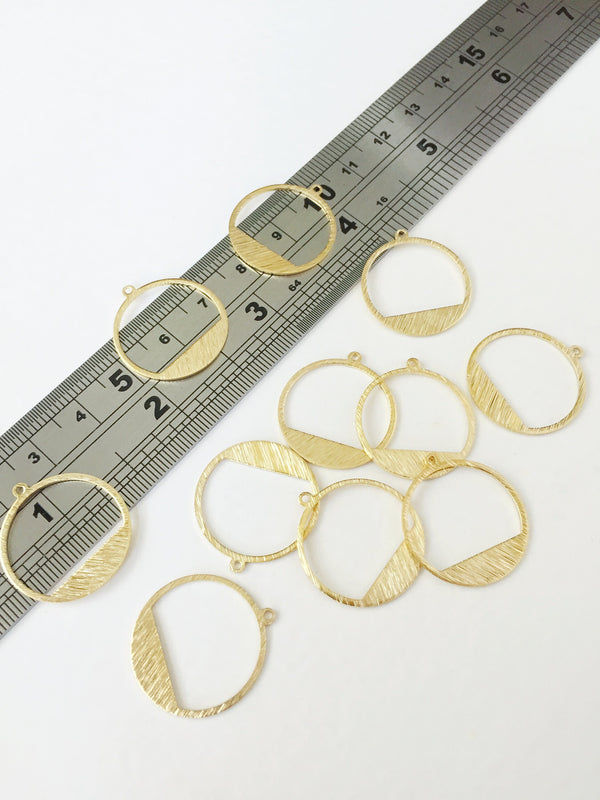 8 x Textured Raw Brass Open Circle Pendants, 23x21mm (0734)