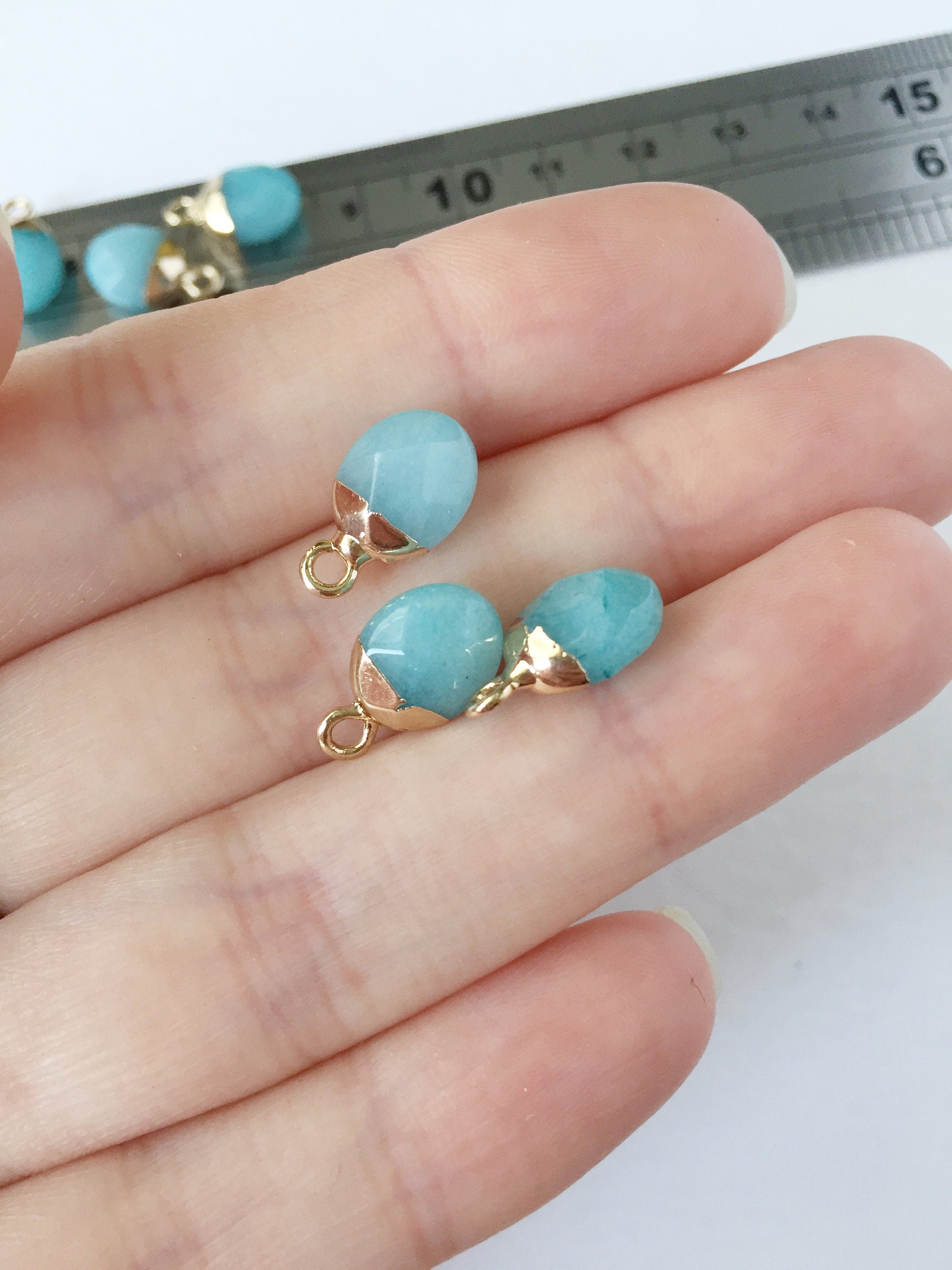 1 x Dyed Jade Pendant, 14x8.5mm (0250)