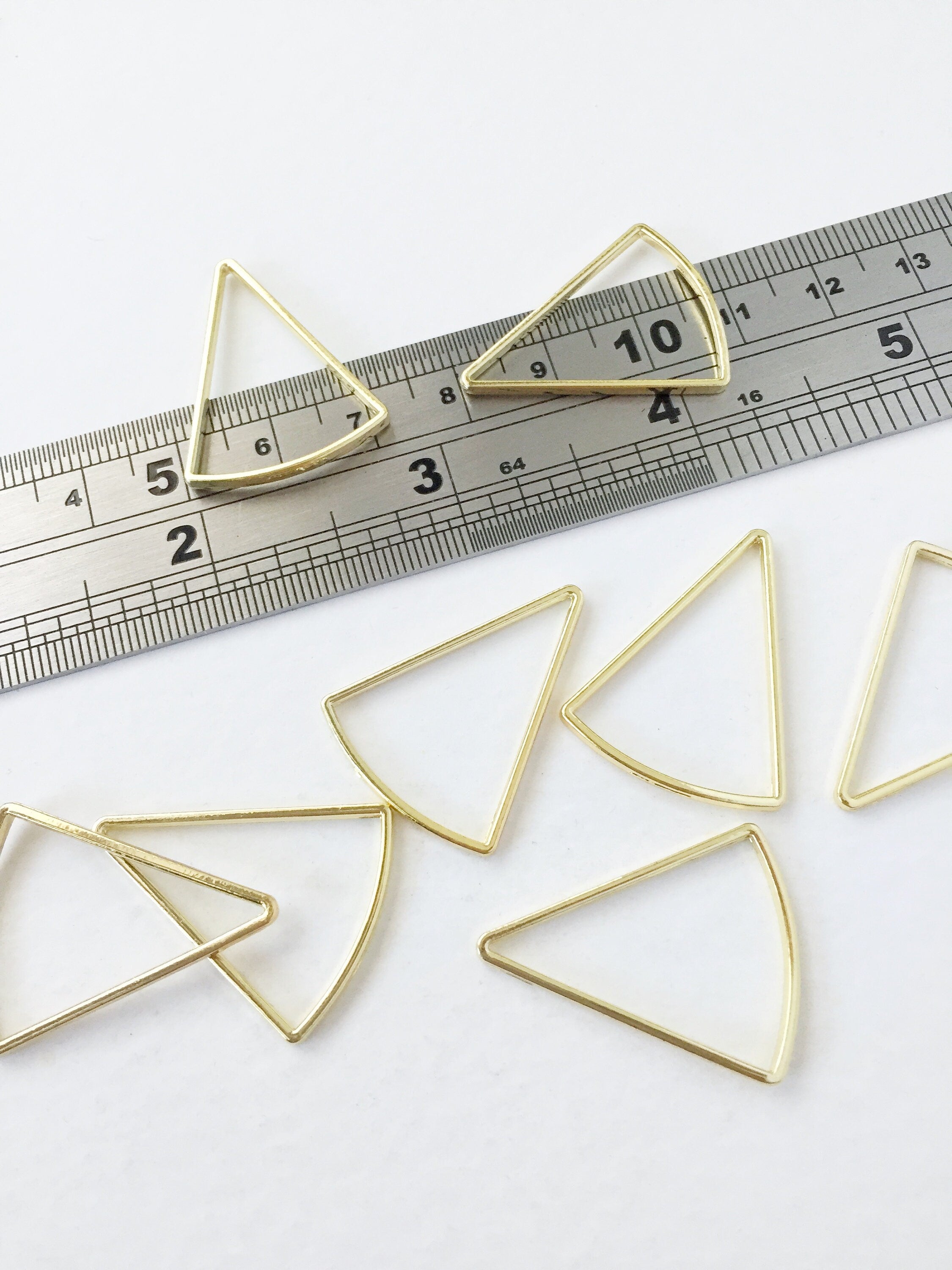 6 x Gold Plated Rounded Triangle Connectors, 22x28mm Open Back Triangle Bezel (0795)