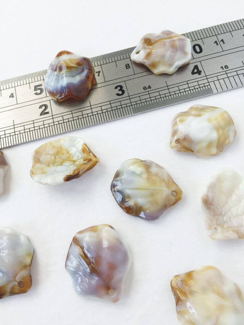 30 x Acrylic Seashell Charms, 20x16mm (G)