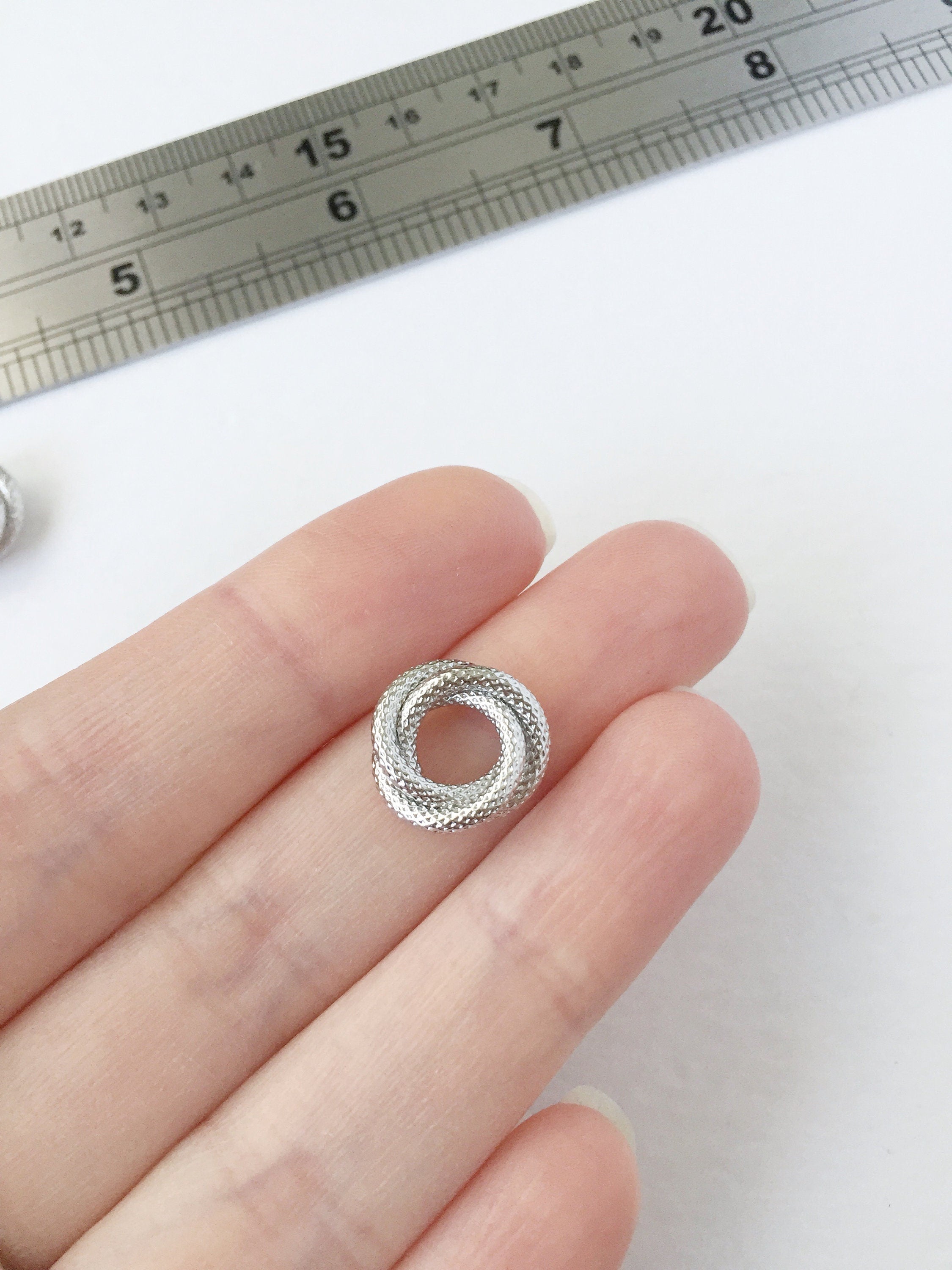 4 x Rhodium Plated Triple Ring Connectors, 21mm Textured Interlinking Rings