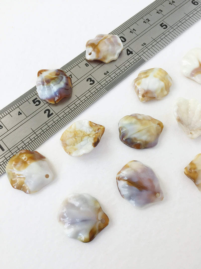 30 x Acrylic Seashell Charms, 20x16mm (G)