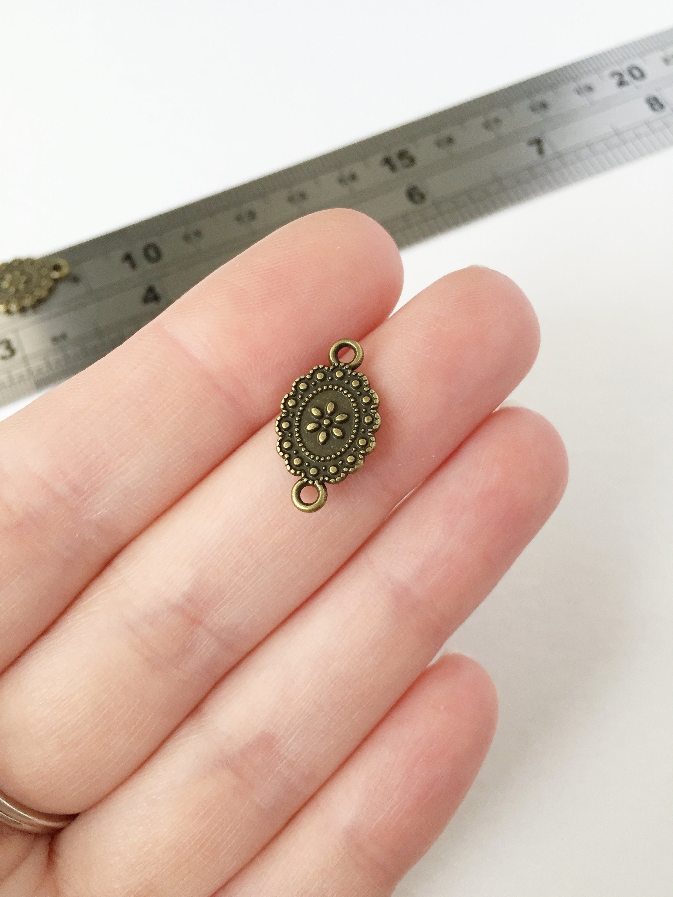 10 x Antique Bronze Floral Jewellery Connectors, 18x10.5mm (0928)