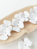 8 x Large Pure White Rubberised Flower Beads, 22mm (3072)