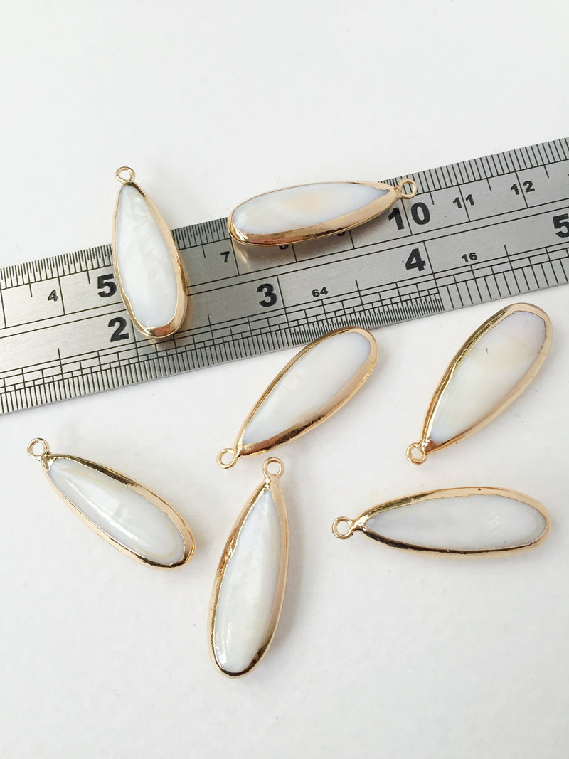 1 x Gold Elongated Teardrop Shell Charm, 33x11mm (0536)