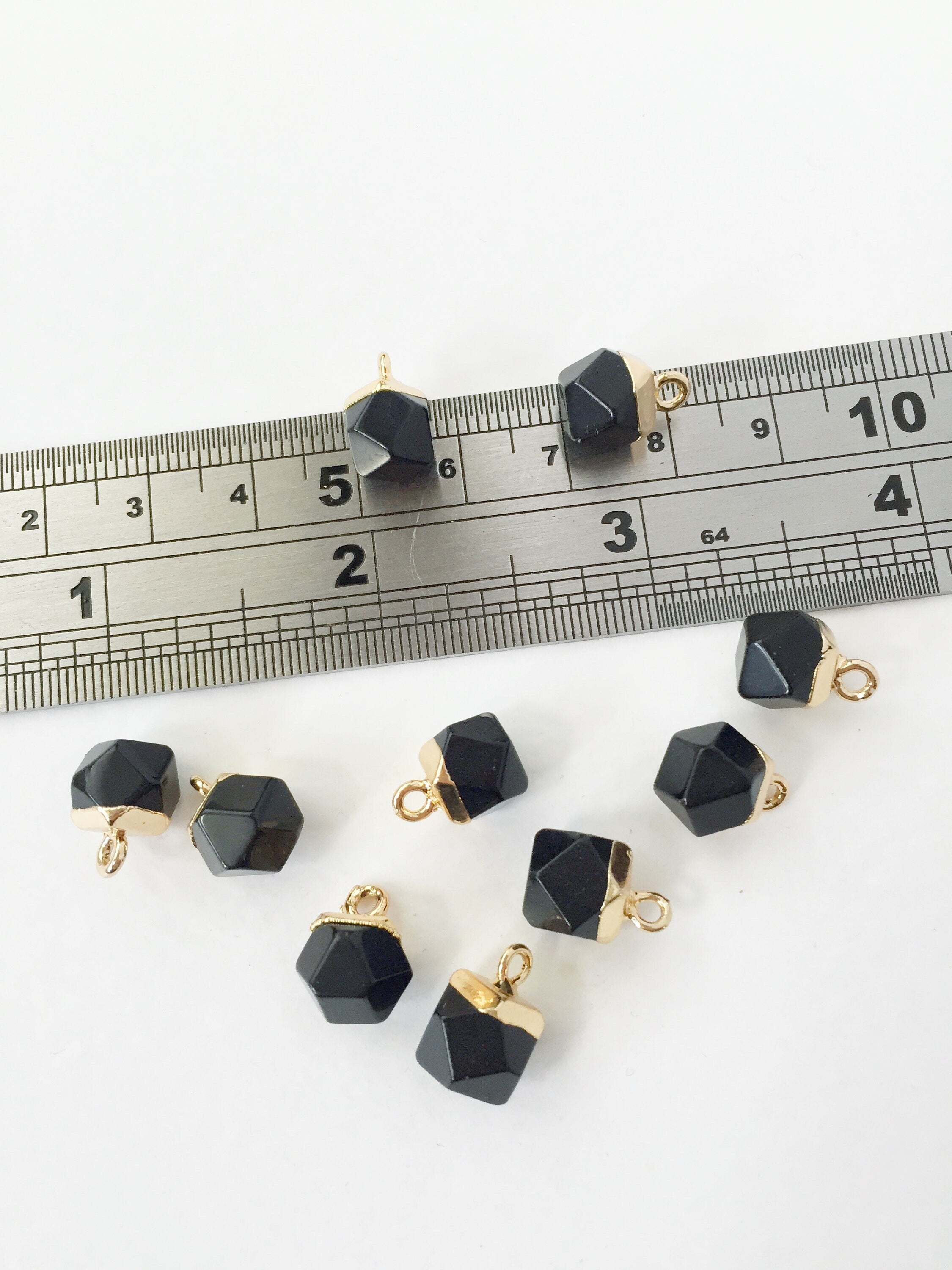 1 x Tiny Black Agate Pendant, 12x8mm Minimalist Agate Charm (0583)