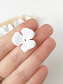 8 x Large Pure White Rubberised Flower Beads, 22mm (3072)