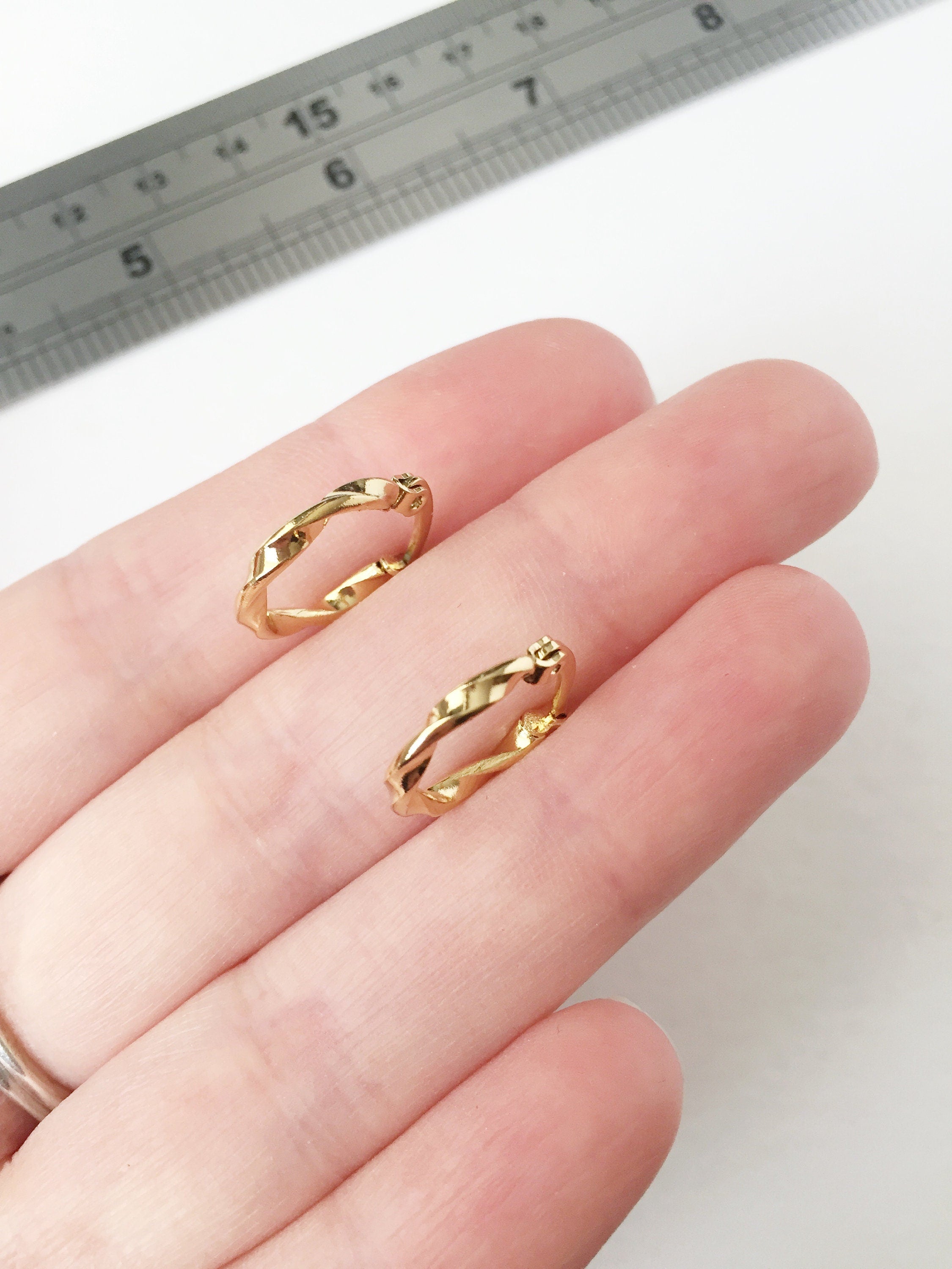 1 x Gold Plated Stainless Steel Twisted Earring Hoop Blanks, 14mm (0948)