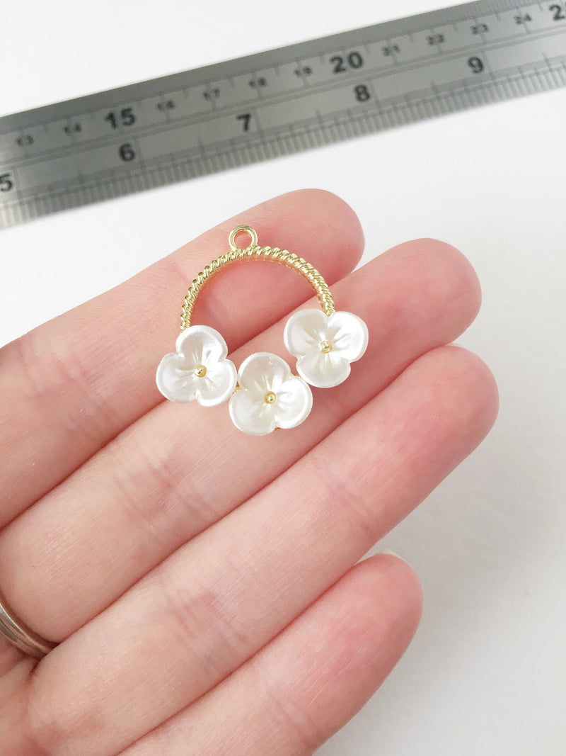 2 x Gold Plated Pearl and Flower Wreath Pendants, 27x26mm (0952)