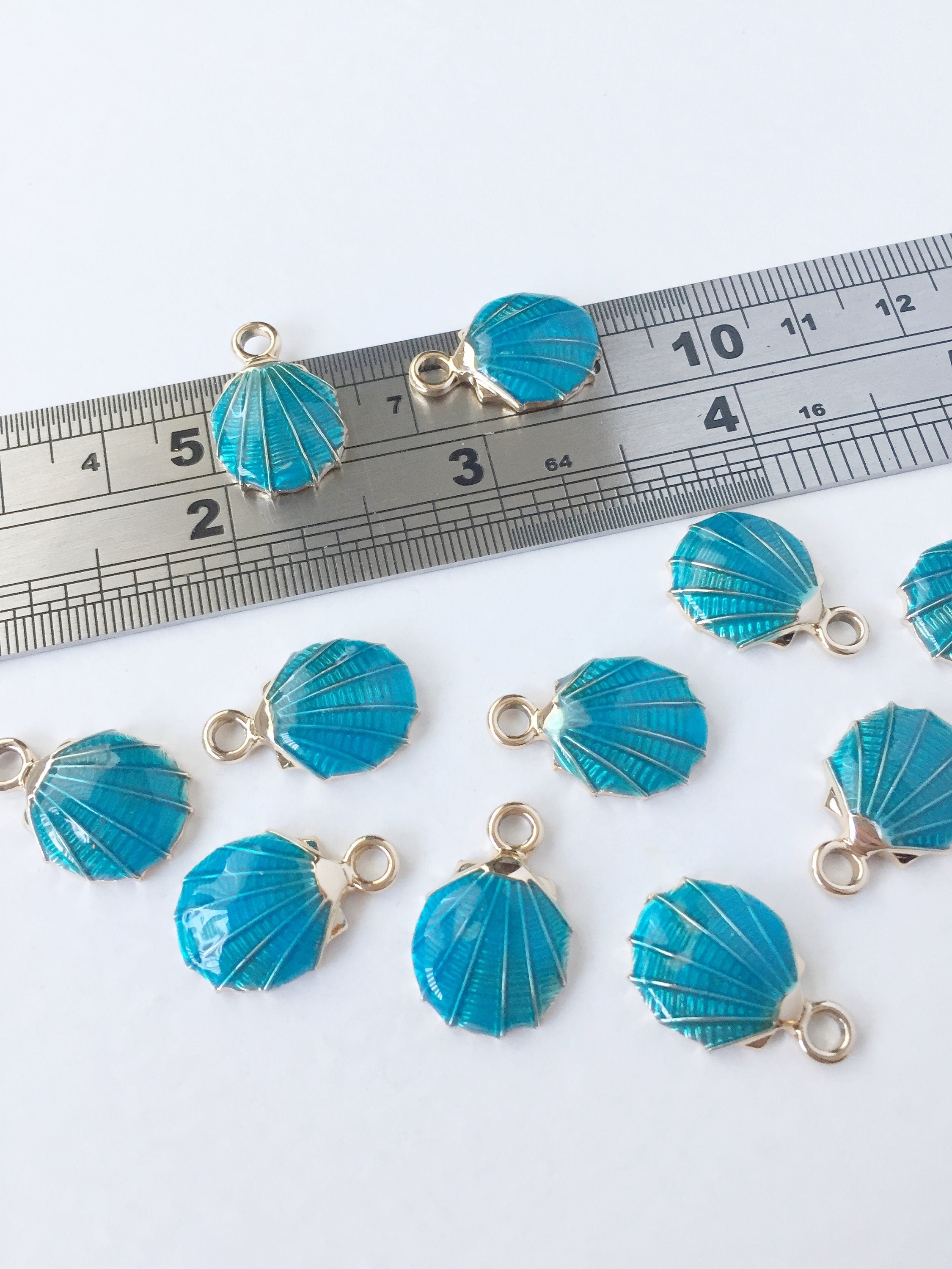 4 x Ocean Blue Enamel Gold Clam Shell Charms, 19x13mm (0550)
