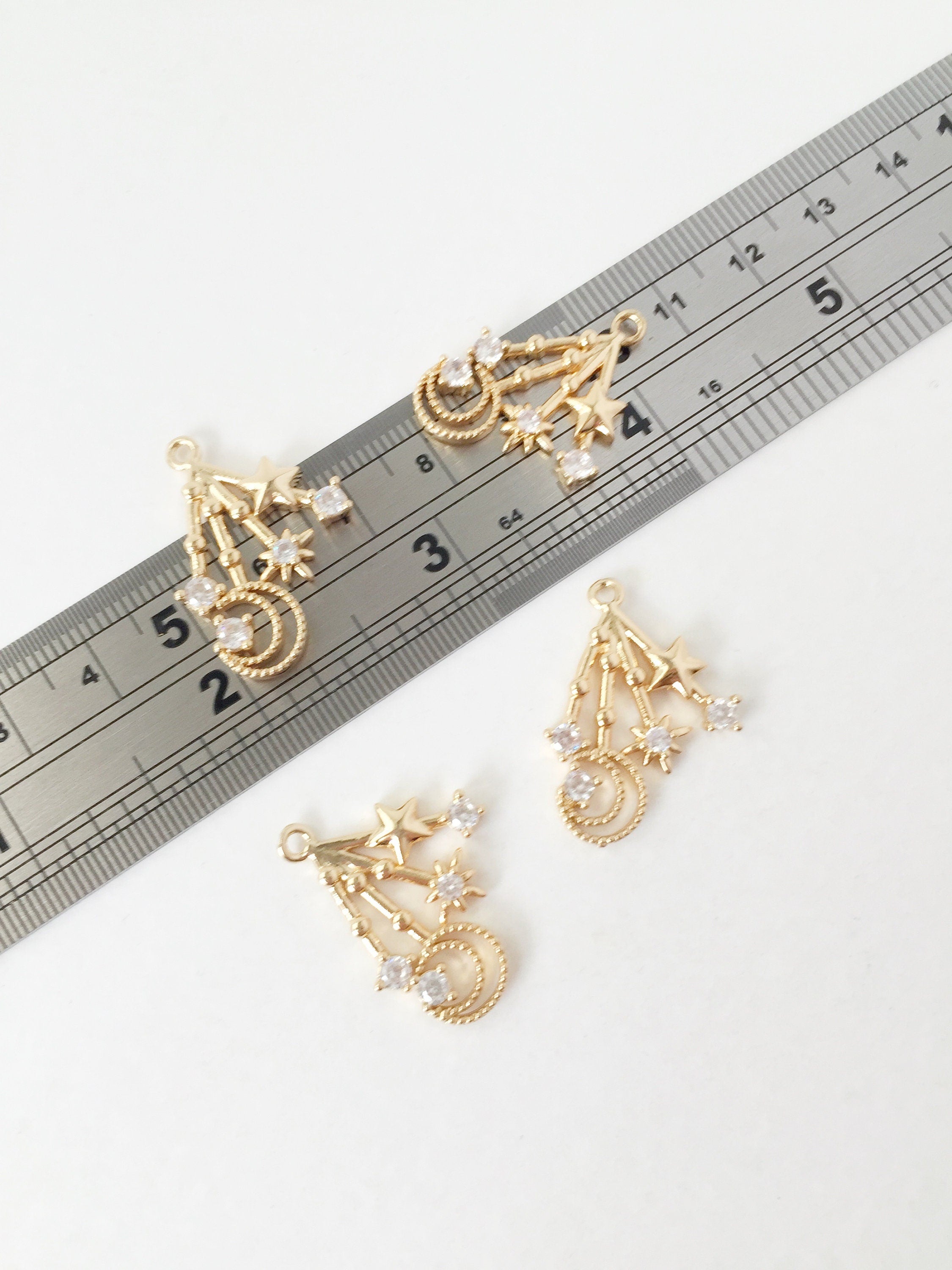 1 x 24K Gold Plated Shooting Stars Pendant with Cubic Zirconia, 28x20mm (1583)