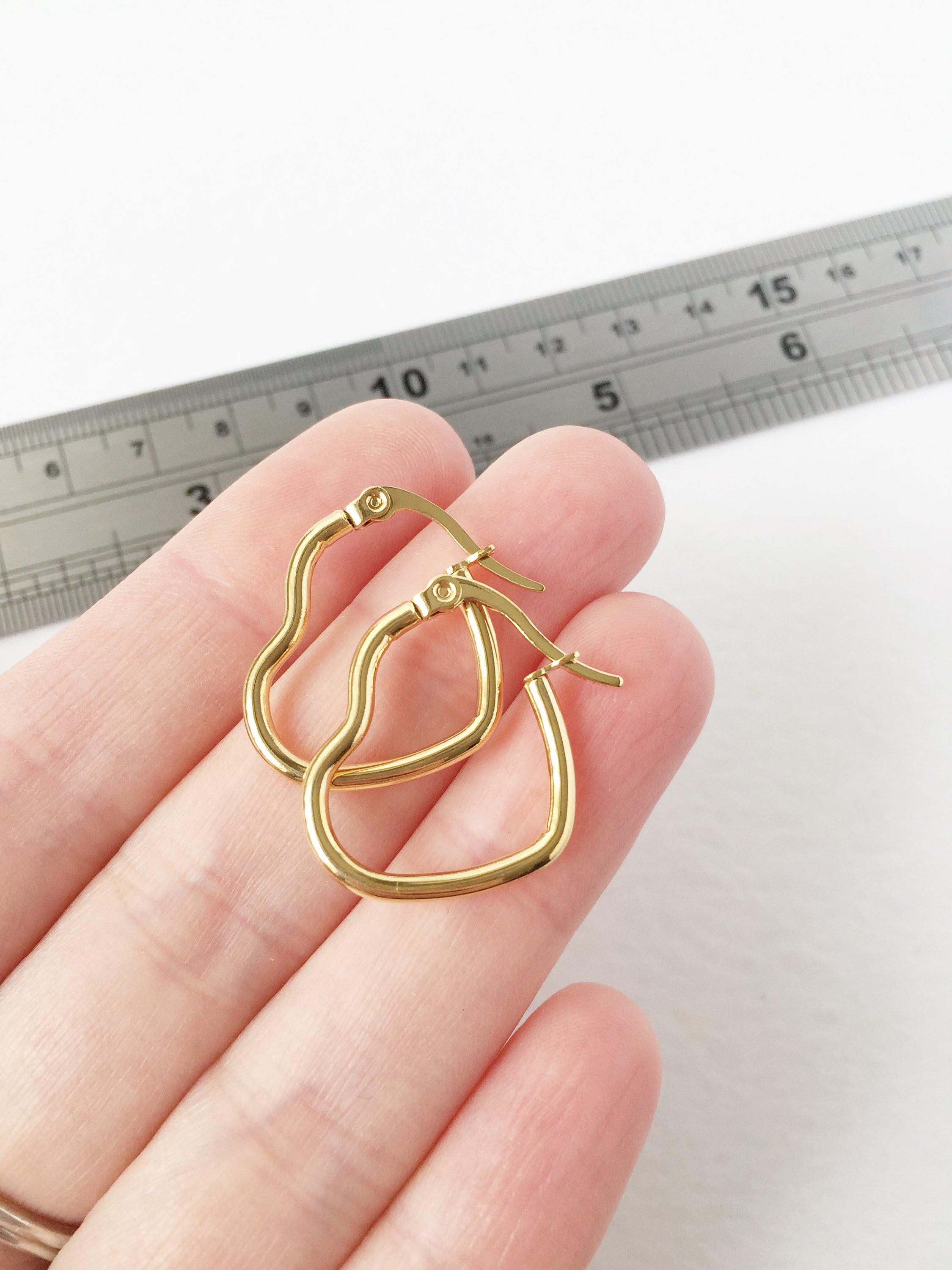 1 pair x Gold Plated Stainless Steel Heart Hoops Blanks, 23mm or 27mm (0910)