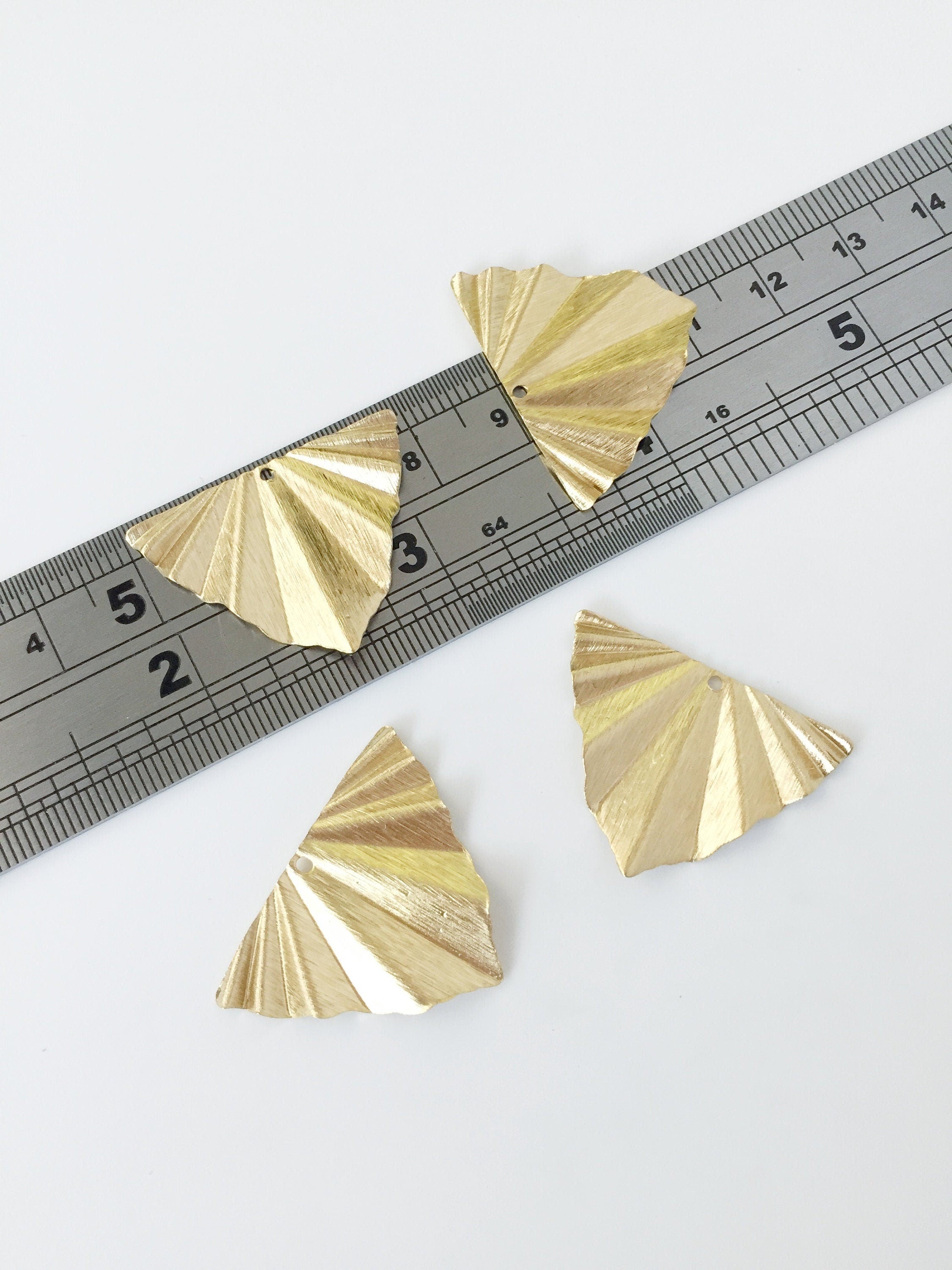 4 x Textured Raw Brass Triangular Fan Pendants, 22x29mm (C0044)
