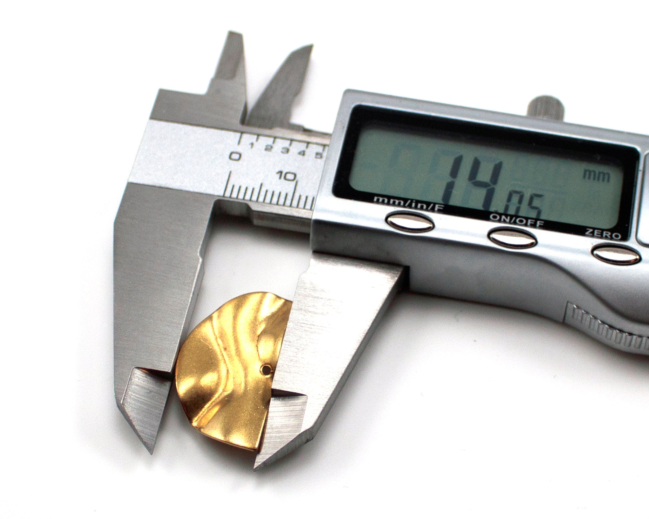 4 x Raw Brass Half Round Wavy Pendants, 25x14mm (C0197)