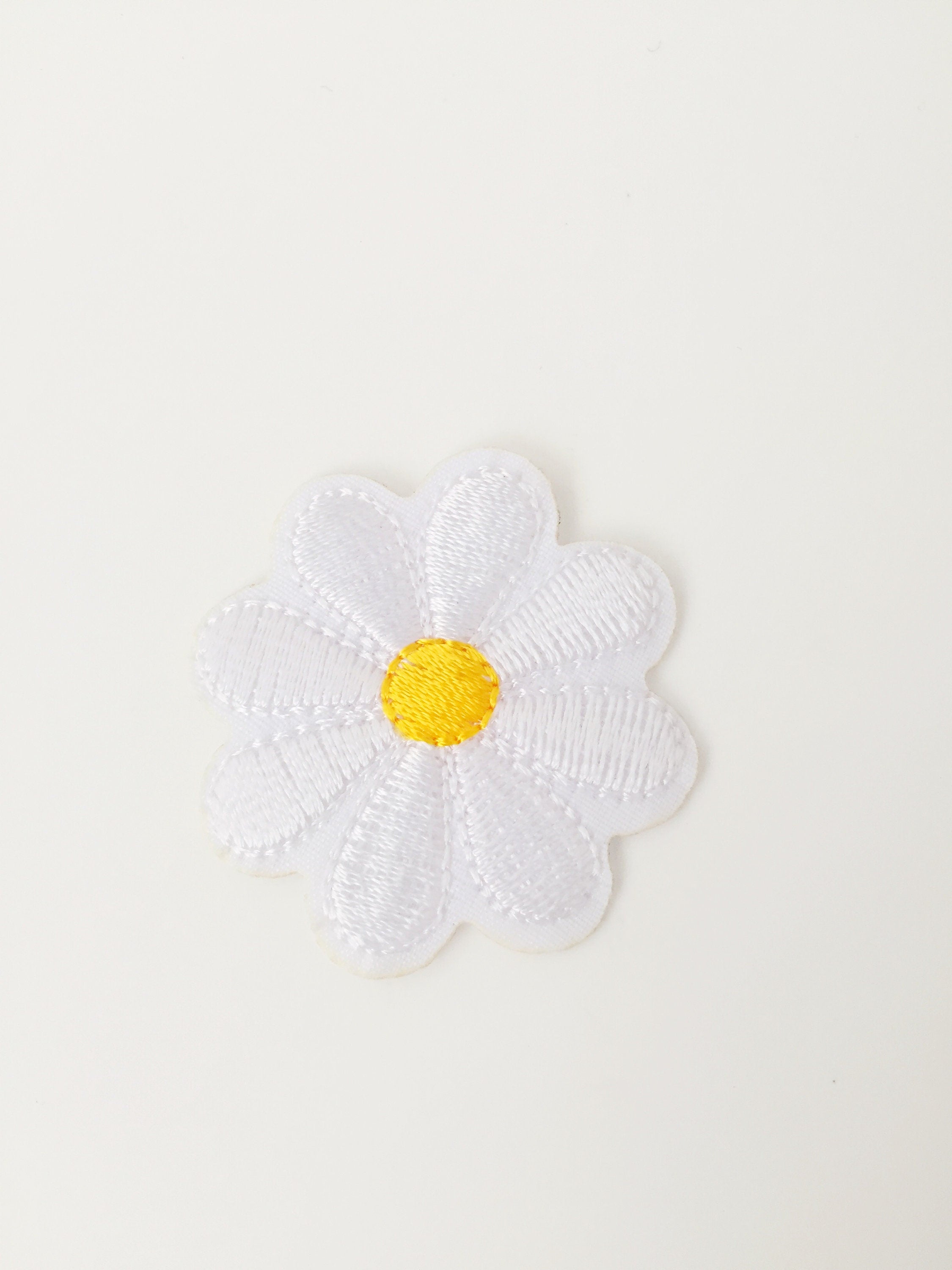 Embroidered Daisy Iron-on Patch, Embroidered White Daisy Badge