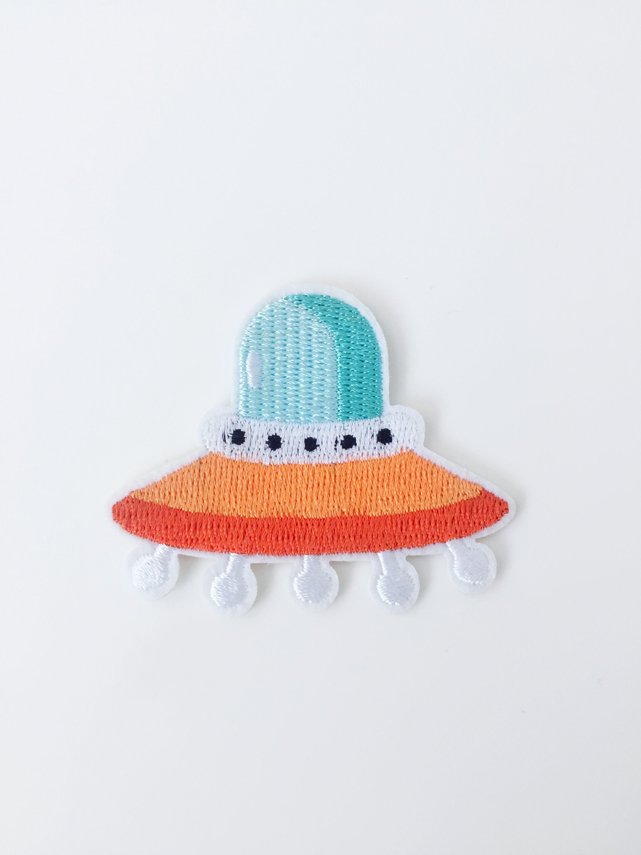 UFO Iron-on Patch, Spacecraft Embroidery, Flying Saucer Applique, (P034)