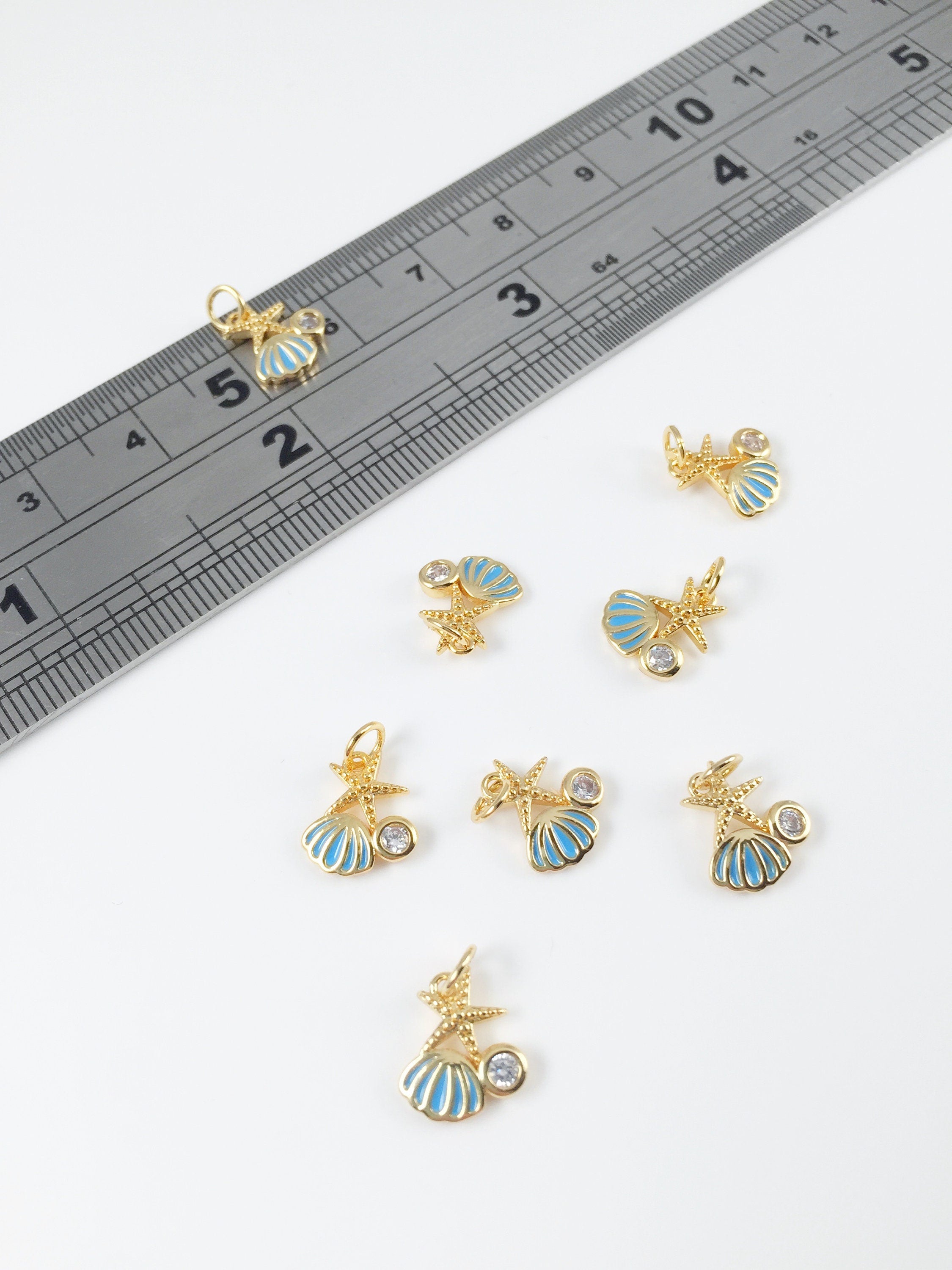 1 x 18K Gold Plated Starfish and Shell Pendant with Cubic Zirconia, 10x8mm (2209)