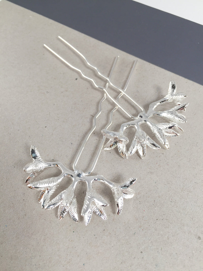 1 x Silver Plated Lily Flower Bobby Pins, 92x45mm (1906)