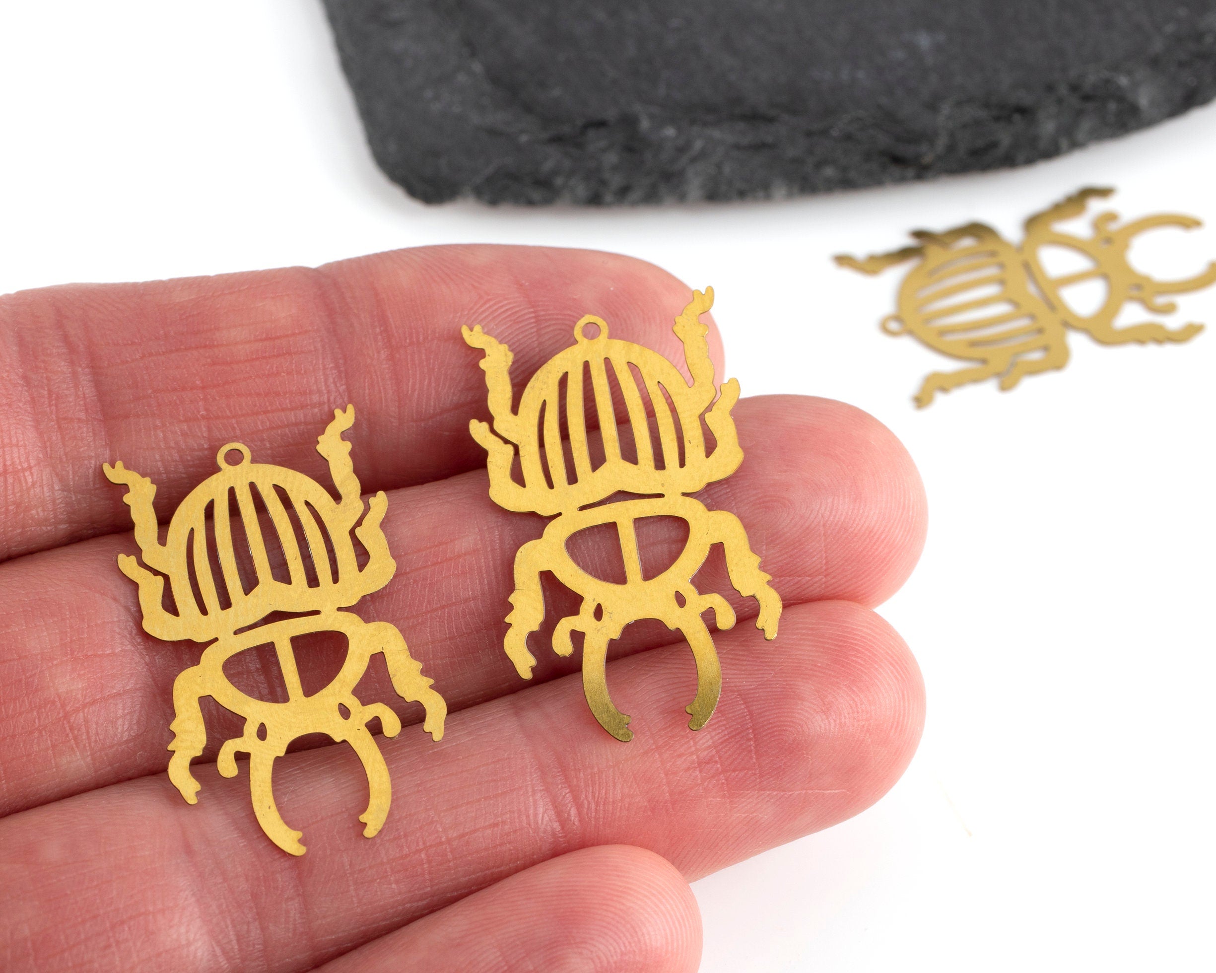 2 x Raw Brass Scarab Filigree Pendants, 32x19mm Beetle Earring Charms (C0467)