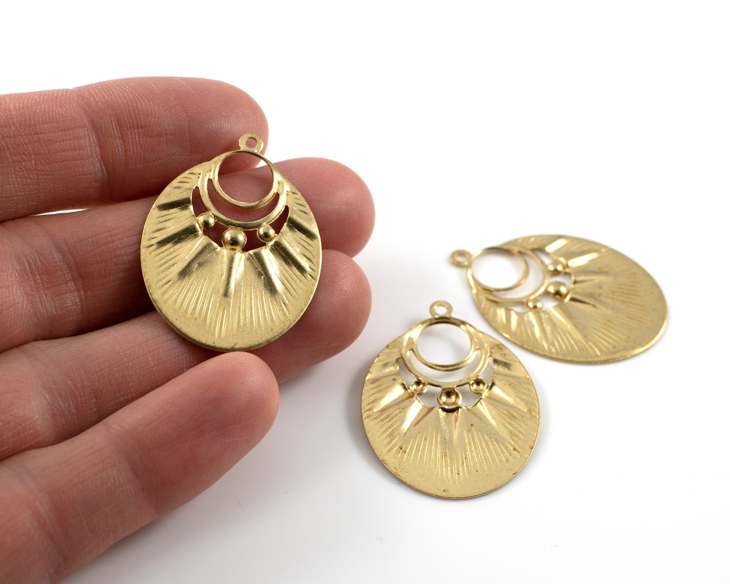 2 x Raw Brass Ornate Oval Drop Pendants, 36x26mm (C0629)