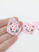 1 x Glossy Pink Kite Shaped Pendant with Painted Flower Pattern, 45x35mm (2326)