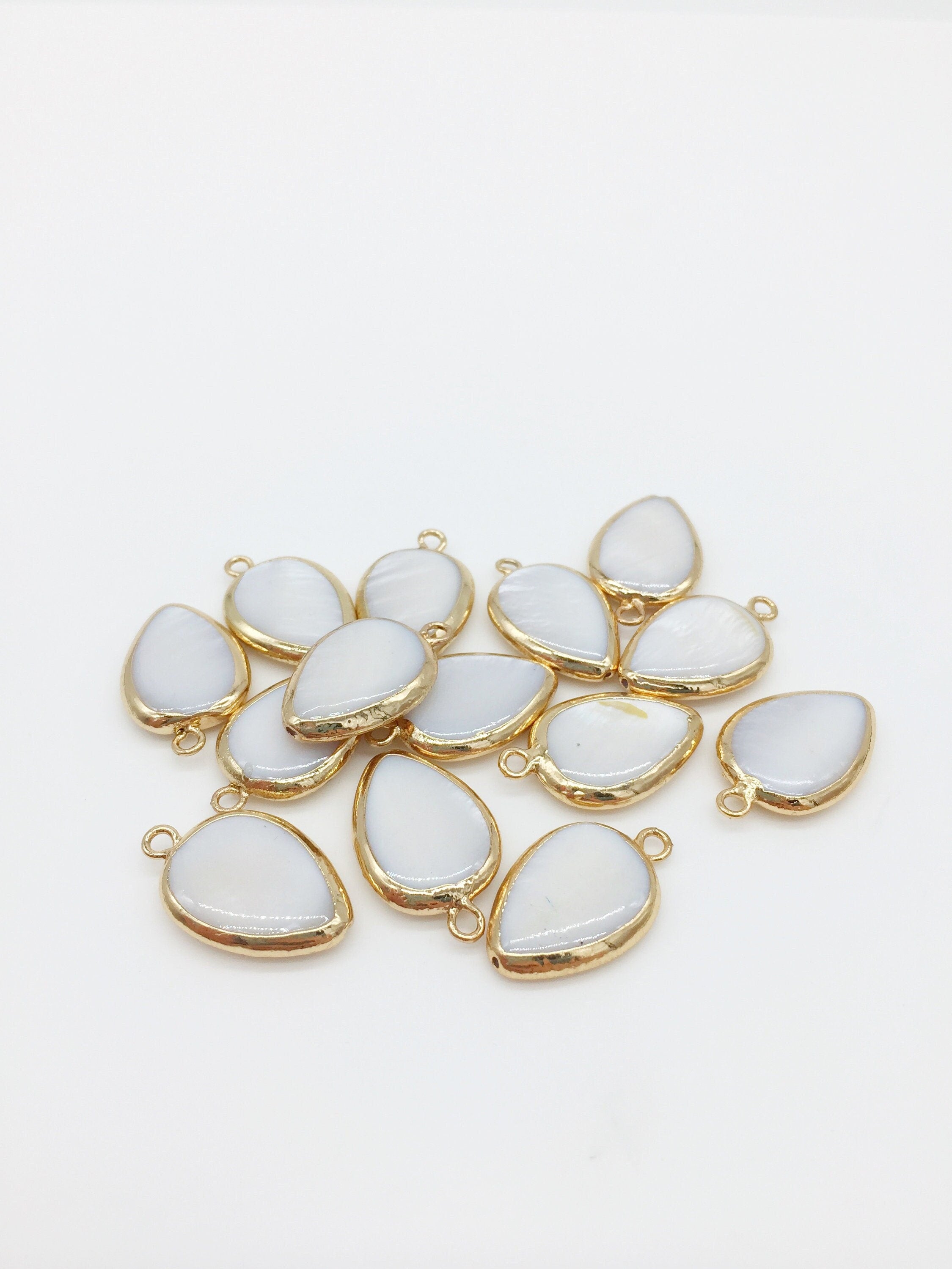 1 x Gold Plated Mother of Pearl Teardrop Shell Charm, 21x13mm (0538)