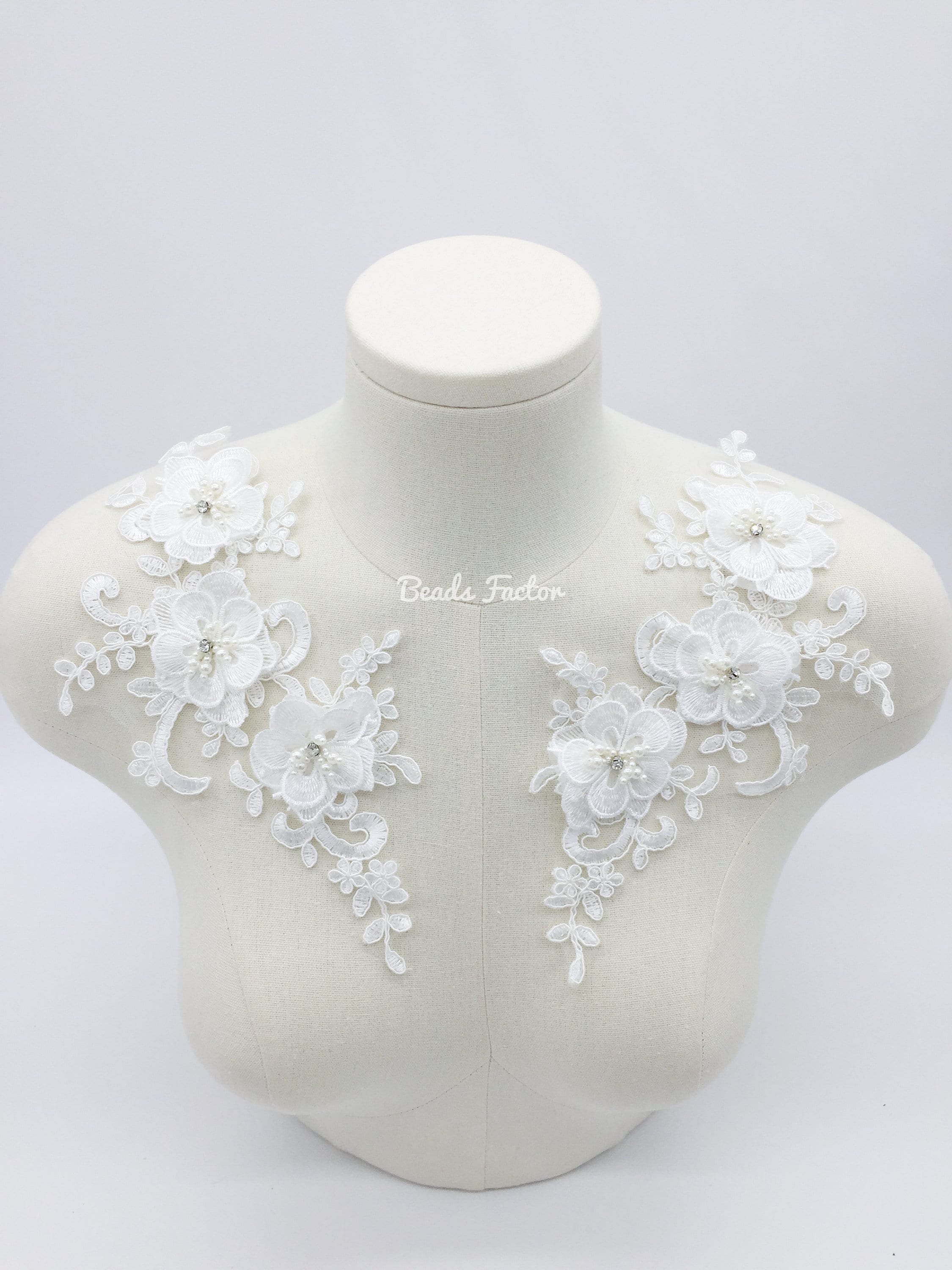 1 pair x 3D Flower Lace Applique, 25x13mm Off White Embroidery Lace Patch