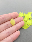 25 x Frosted Green Lucite Leaves, 18x11mm Green Leaf Charms (3012)